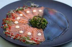 Cómo hacer salmón en salsa ponzu de naranja