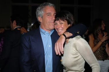 Jeffrey Epstein y Ghislaine Maxwell en marzo del 2005. Fotografía: Patrick McMullan/Getty Images