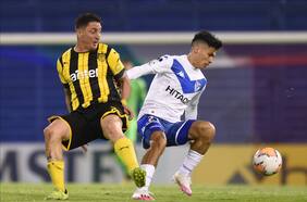 Galdames es titular en empate de Vélez con Peñarol