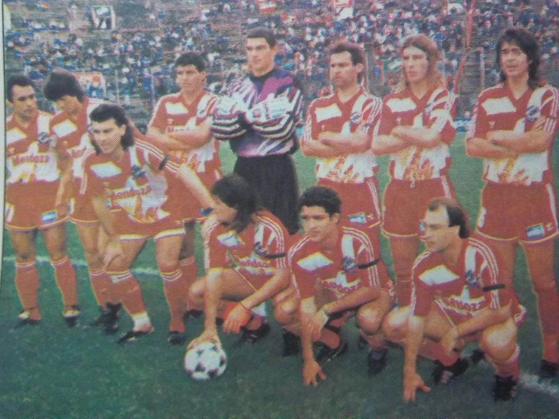 Jaime Pizarro (el primero de la izquierda), en Argentinos Juniors.