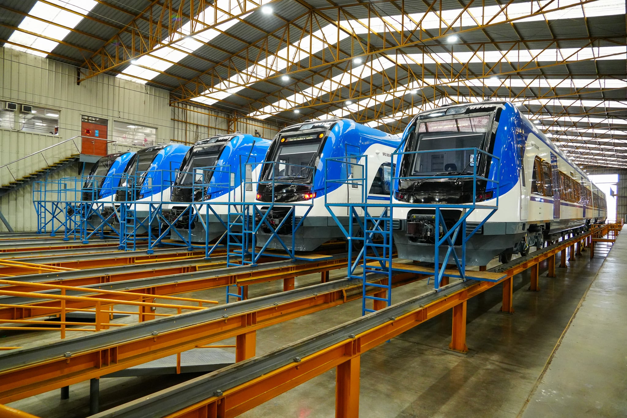 EFE presenta cuatro nuevos trenes para reforzar el servicio ferroviario en el sur