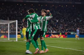 Accidentada victoria del Betis en la Europa League: Pellegrini lamenta las lesiones de Isco y Amrabat en la previa del derbi