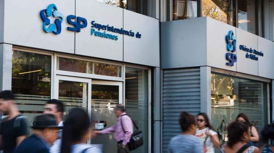 Sala cuna: expertos piden acceso a datos de la Super de Pensiones para calcular sostenibilidad del Seguro de Cesantía