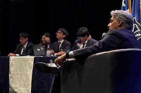 ME-O a alumnos de liceos emblemáticos: “Propongo que busquemos un protocolo de protesta; no es aceptable la violencia”
