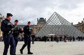 Fiscal francesa dice que el robo en el Louvre fue obra de delincuentes comunes, no del crimen organizado