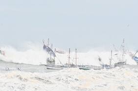 Marejadas obligan a cerrar más de 90 puertos en Perú