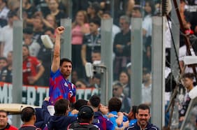 La UC se da un festín en el Monumental ante un Colo Colo desaparecido y deja colgando a Almirón