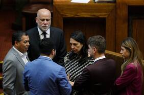 Suspenso por presidencia de la Cámara: socialcristianos meten susto con no apoyar carta opositora y Elizalde sufre con votos radicales y PPD