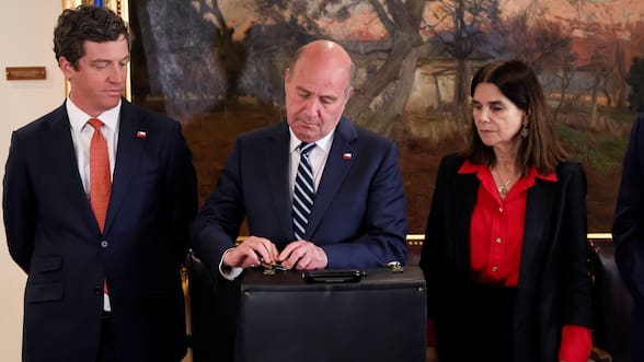 Gobierno solicita endeudamiento por hasta US$25 mil millones y expertos califican de elevado el monto