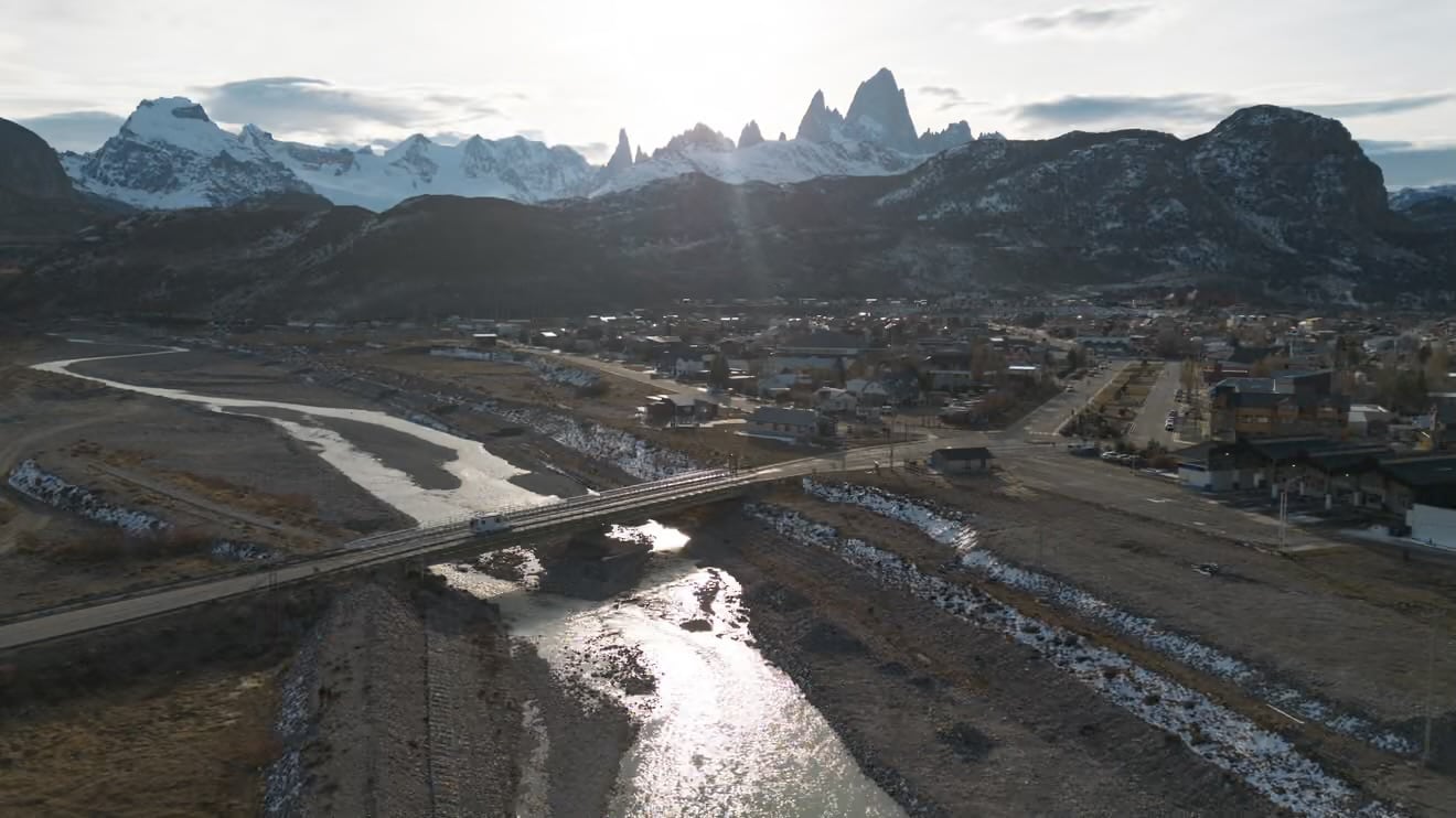 Puente para entrar a El Chaltén, Argentina.