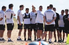 Jorge Almirón tiene al jugador que pidió: Colo Colo cierra a delantero paraguayo