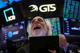 IPSA y S&P 500 logran nuevos máximos históricos, y el índice selectivo se acerca a su mejor rendimiento mensual en dos años