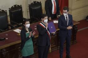 Entre sahumerios y abrazos de despedida: Convención Constitucional es disuelta y entrega proyecto constitucional al Presidente Boric