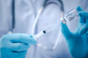 Qué se sabe de la vacuna contra el cáncer que pudo combatir la reaparición del melanoma, según un estudio