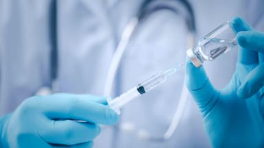 Qué se sabe de la vacuna contra el cáncer que pudo combatir la reaparición del melanoma, según un estudio