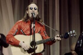 Con máscaras y traje rojo: cómo fue la última presentación en vivo de John Lennon