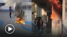 Sujetos prenden fuego a la inspectoría del Liceo Lastarria usando Molotov
