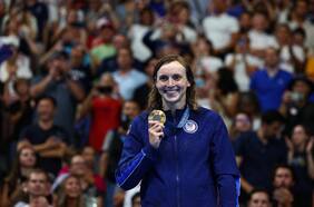 Coleccionista de medallas: Katie Ledecky se consolida como la mujer más ganadora en la historia de los Juegos Olímpicos