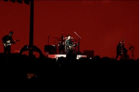 Los Tres lanzan Revuelta en vivo