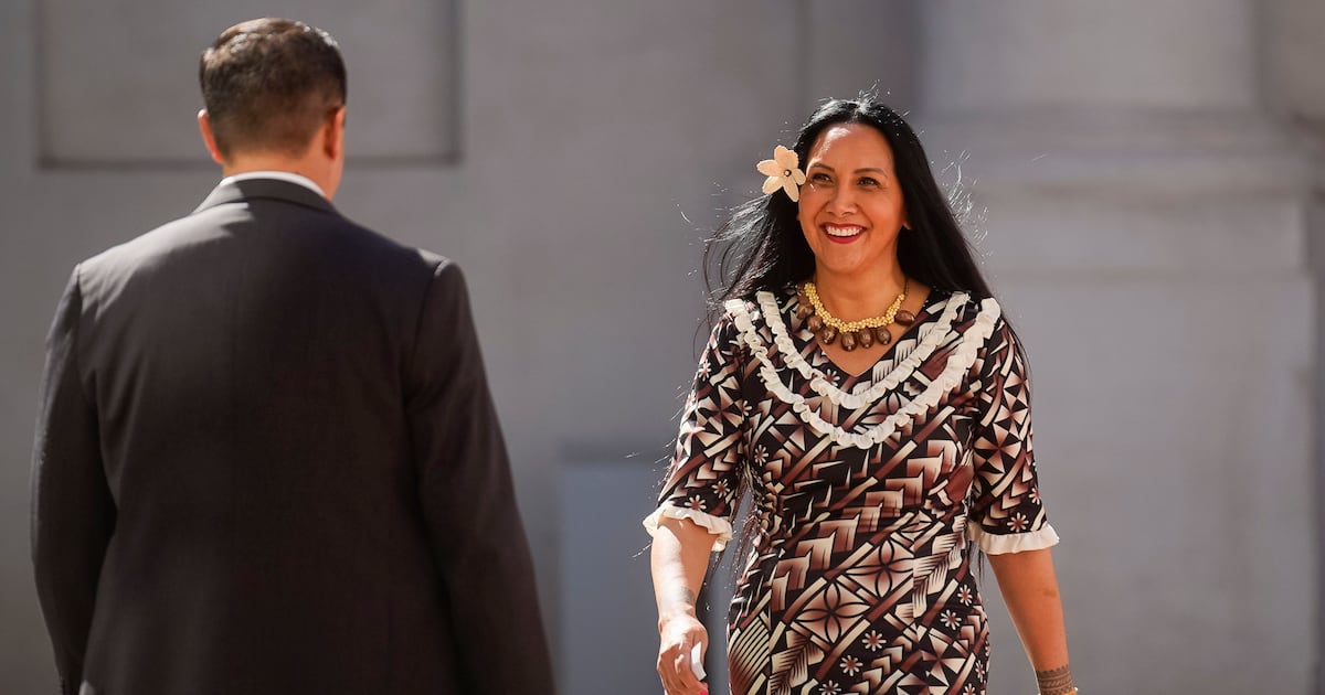 Gobierno Boric reprendió a embajadora en Nueva Zelanda por polémica publicación sobre Rapa Nui