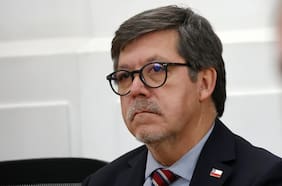 Jefe de la Dipres busca explicar dónde están las “inconsistencias” en cálculo de deuda del gobierno de Boric y afirma que “la hipótesis es del error técnico”
