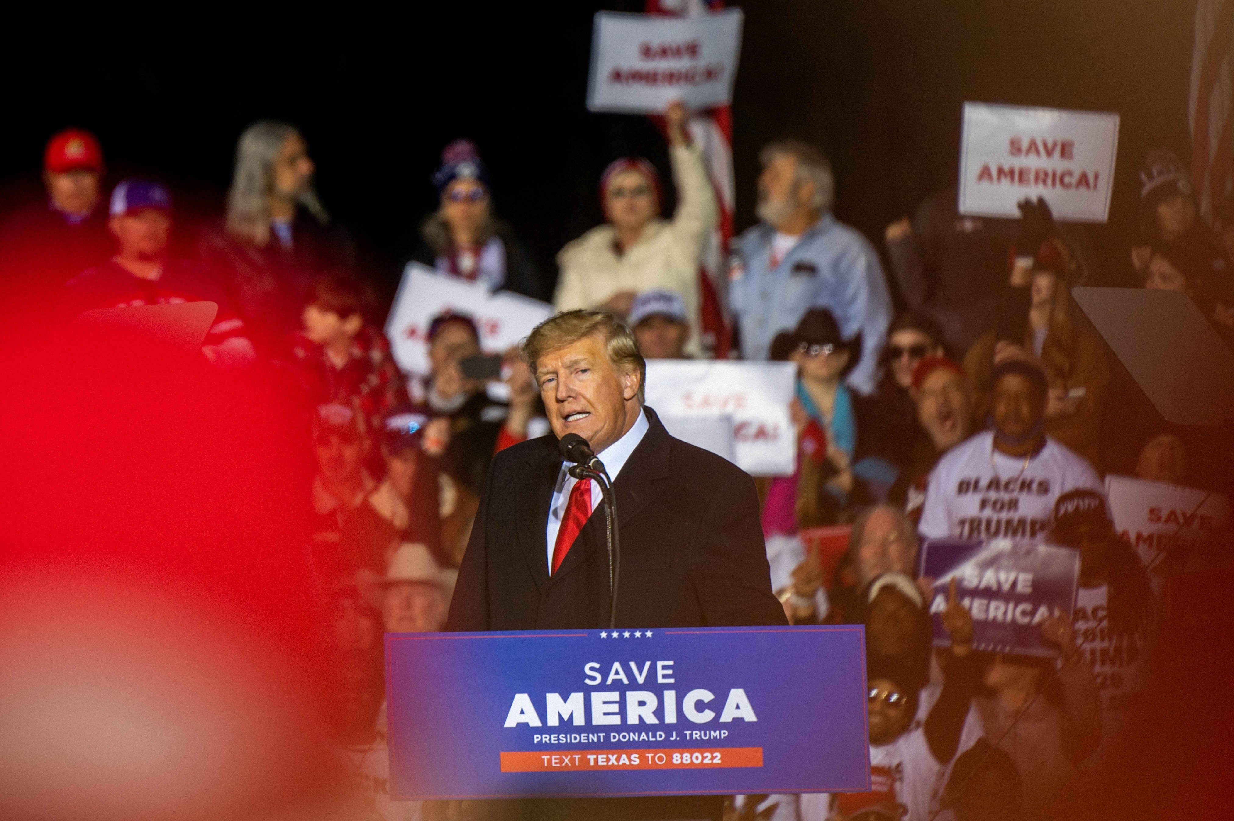Donald Trump habla durante el mitin