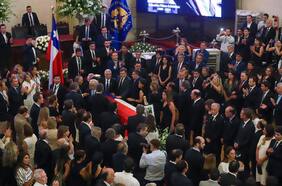 La “operación gabinete” que reencontró a las exautoridades de Piñera en el funeral de Estado