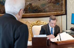 Mario Draghi renuncia como primer ministro de Italia luego de que su apoyo se desmoronara