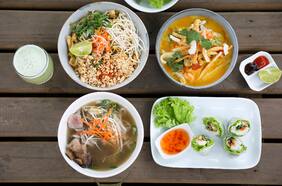 Picadas de cocina asiática: 15 locales auténticos en Santiago para viajar probando