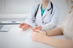 “Por qué esperaste tanto”, “lucha”: 11 cosas que tu médico jamás debería decirte