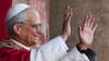 Papa León XIV regresa al Vaticano tras recibir alta médica cinco días después de cirugía por adenocarcinoma pulmonar