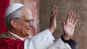 Papa León XIV recibe el alta médica cinco días después de cirugía por adenocarcinoma pulmonar