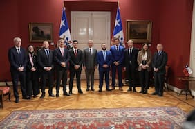 En reunión con el Presidente Kast: Evópoli propone reducir a 16 el número de ministerios