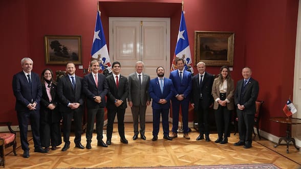 En reunión con el Presidente Kast: Evópoli propone reducir a 16 el número de ministerios