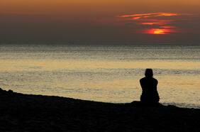 ¿Cuándo es más probable que te sientas solo en tu vida? Esto es lo que dice un nuevo estudio