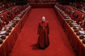 ¿Qué tanto se parece la película Cónclave a cómo se elige a un papa en la realidad?