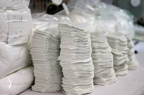 Los imperdibles de este lunes en La Tercera: mascarillas en todas partes, una foto que sigue causando debate y un premier contra el coronavirus