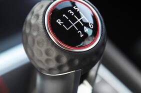 Adolescentes fracasan al robar un auto porque era de transmisión manual