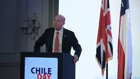 ChileDay en Londres: ministro Quiroz se apoya en McCloskey para que la inversión vuelva a crecer 8%