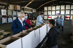 Las otras crisis en que se ganó sus medallas con Piñera la tríada del Operativo Cajas de Alimentos