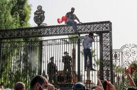 Las claves de la crisis política que golpea a Túnez, el lugar de nacimiento de la Primavera Árabe