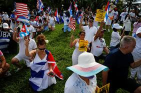 Cubanoamericanos se reúnen en Miami para apoyar protestas de este lunes en la isla