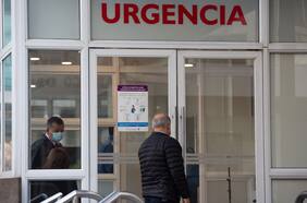 Alza de consultas de urgencia es atribuida a efectos de la desatención en pandemia, envejecimiento y listas de espera