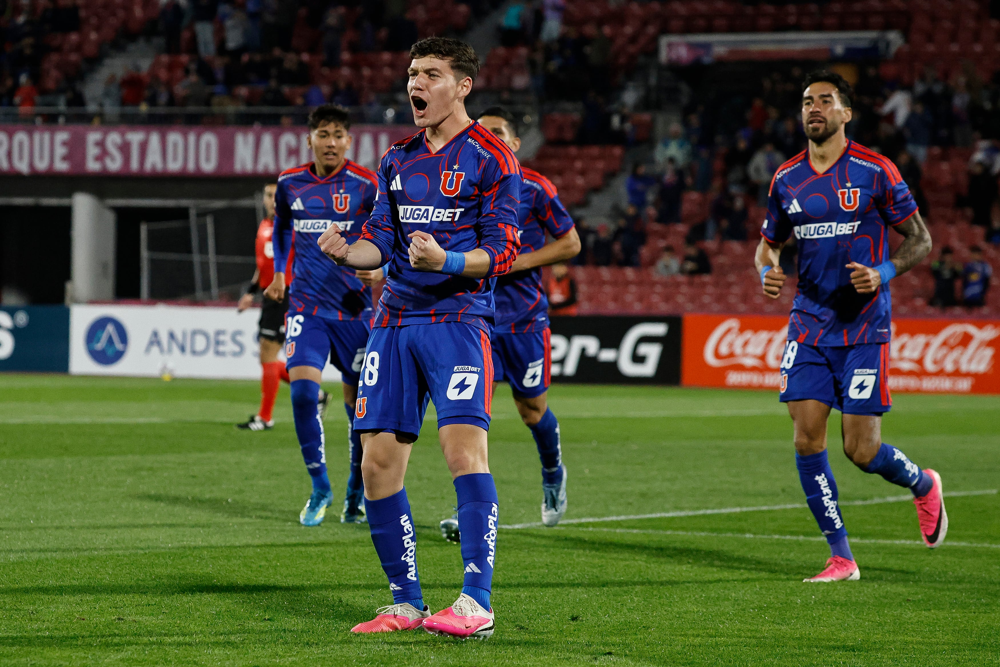 En el nombre de Gago: la U debuta en la Copa Chile con un triunfo sobre Santiago Wanderers tras el infarto de su técnico