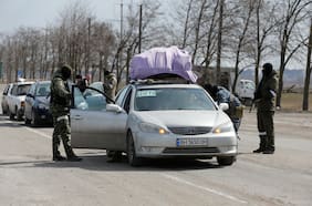 Rusia intensifica asedio a Mariupol y Ucrania califica ultimátum de “delirio”