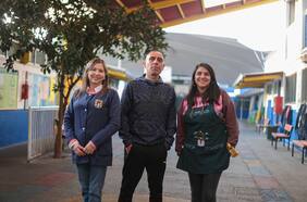 Pasar los disparos cantando: la controvertida medida del colegio Sochides