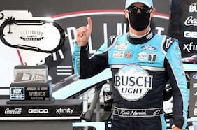 El triunfo en la Nascar se celebra con mascarilla