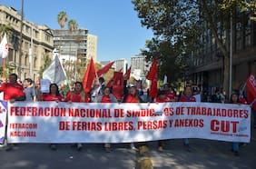 Comienza marcha por el Día del Trabajador convocada por la CUT