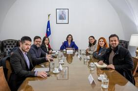 Subir el tono y presionar por pensiones: el rol de Vallejo para ordenar a los alcaldes oficialistas