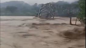 El número de muertos por las inundaciones en Indonesia asciende a 442